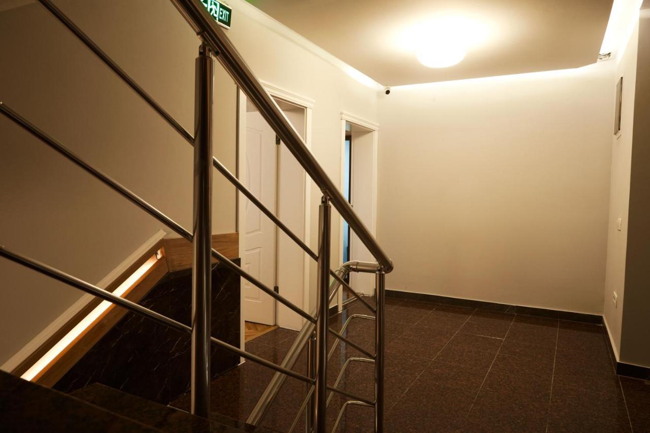 Amico Hotel Приштина Екстер'єр фото